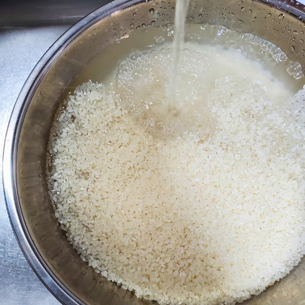 麹づくりの洗米